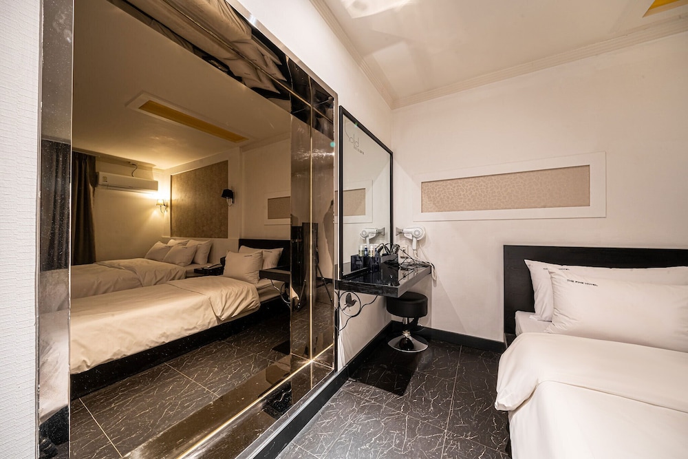 Deluxe Twin Room photo 3