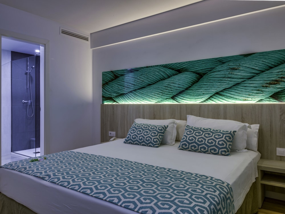 Apartamento Superior, 1 habitación, Balcón (2 adultos + 1 niño)