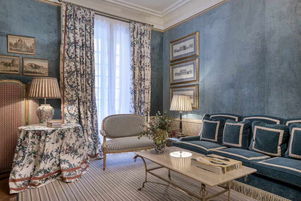 Royal Suite, 2 Bedrooms, Garden View