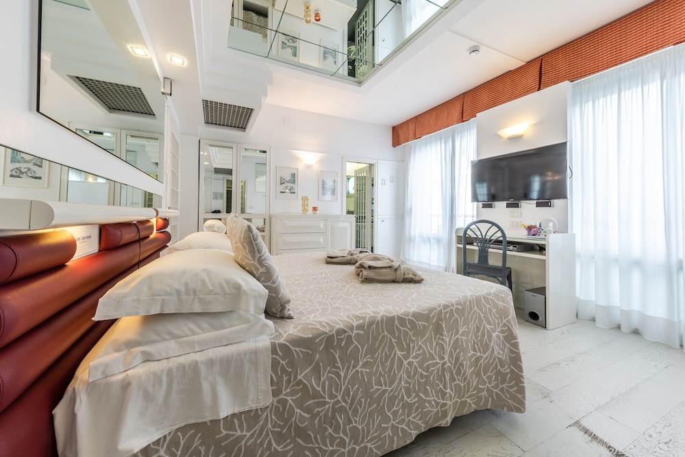 Standard Double or Twin Room - Photo 29