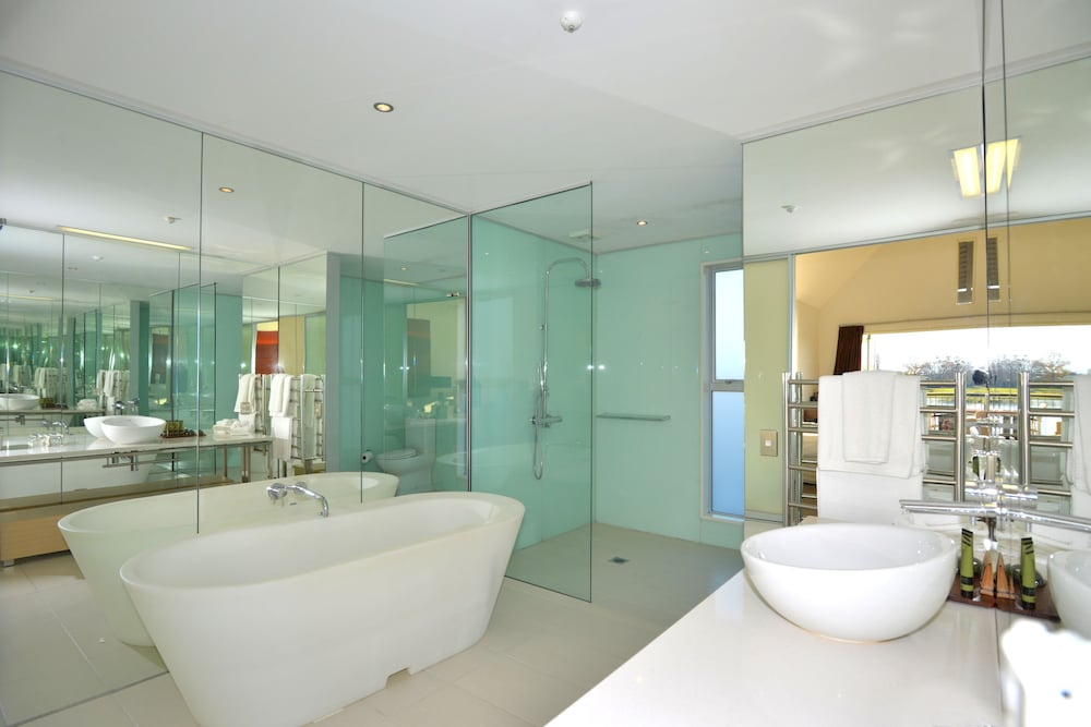 Room (Lakeview) - Photo 5
