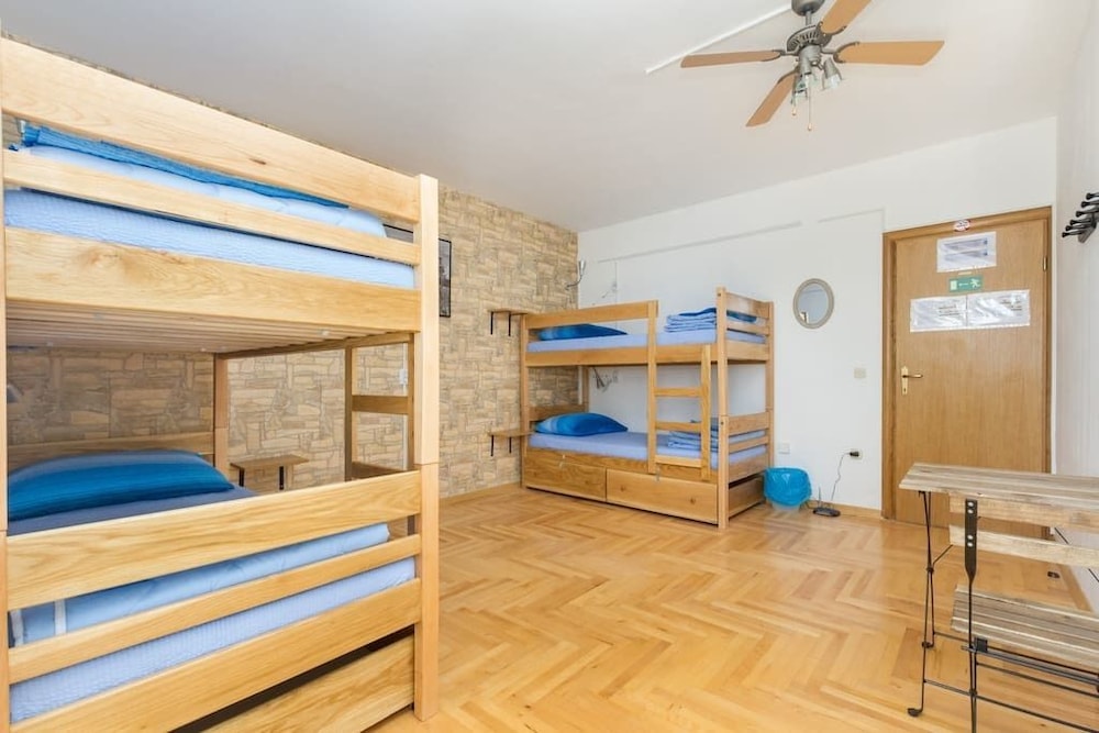 Quadruple Room, Mixed Dorm, Shared Bathroom, Garden View photo 3