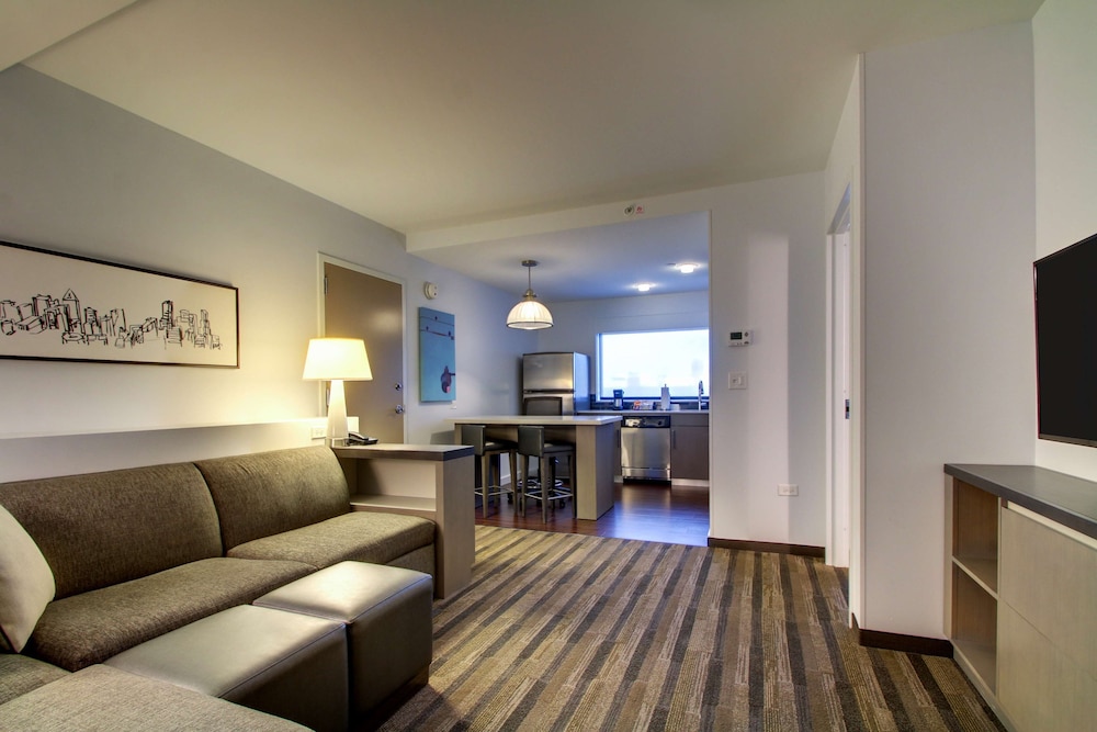 Suite, 1 King Bed with Sofa bed photo 2