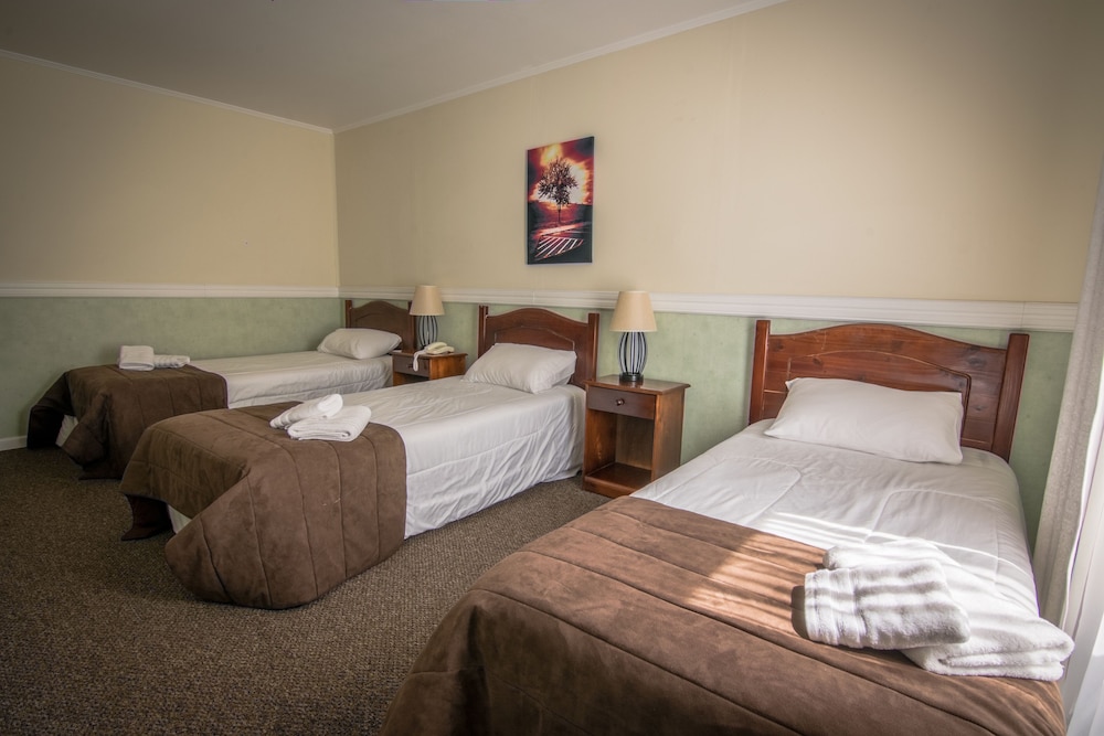Standard Triple Room, 3 Twin Beds photo 3