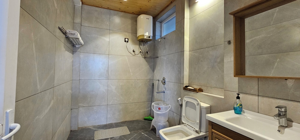 Cedar Club Room - Photo 10