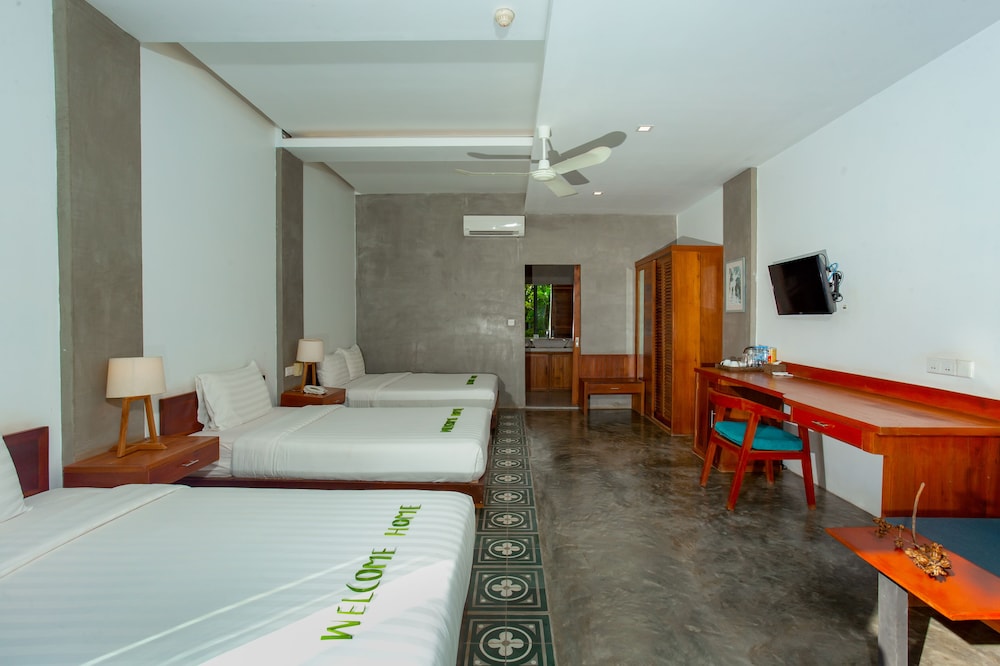 Infinity Poolside Family Suite - Photo 4