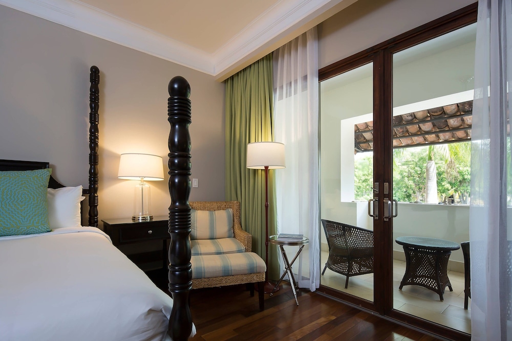 Deluxe Room, 1 King Bed, Resort View - Photo 5