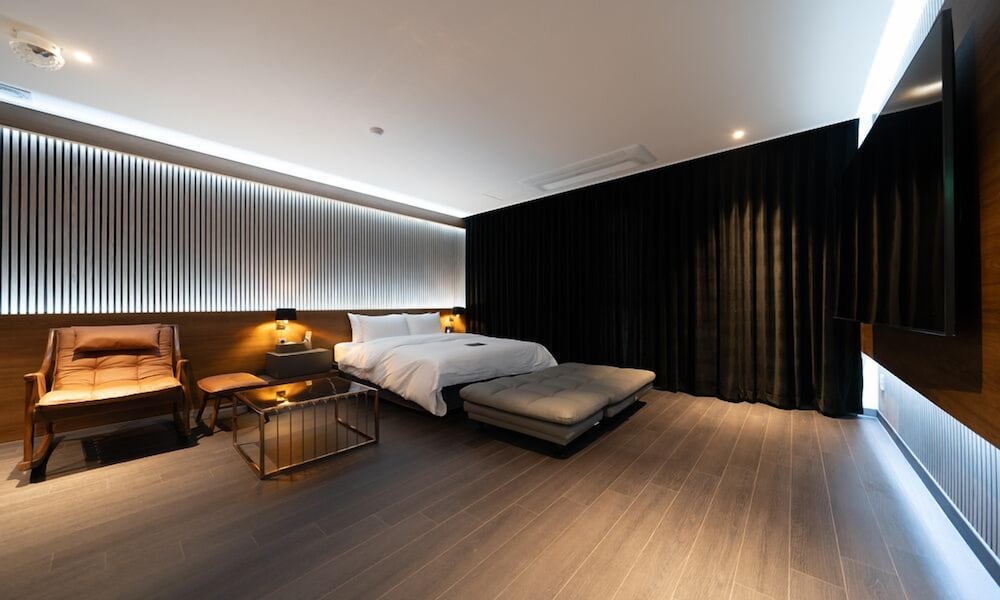 Suite Room - Photo 1