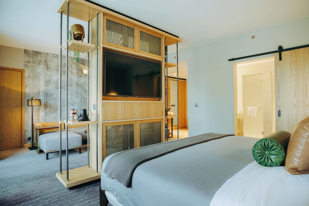 Executive Suite with Balcony