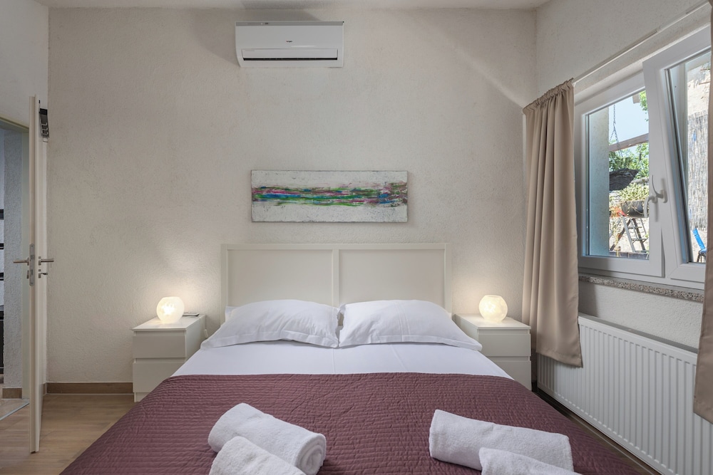 Family House, Multiple Bedrooms, 2 Bathrooms (Casa Acqua)