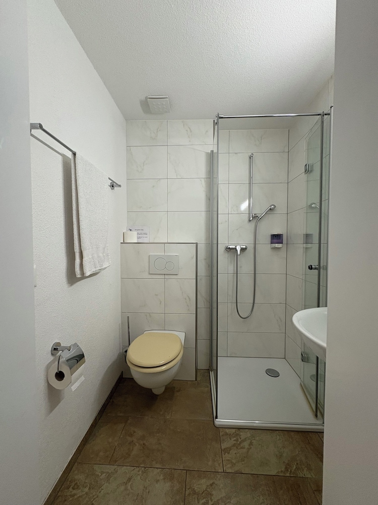 Basic Single Room, Balcony, Courtyard View photo 3