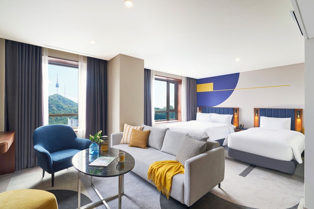 Suite, 1 King Bed, Mountain View