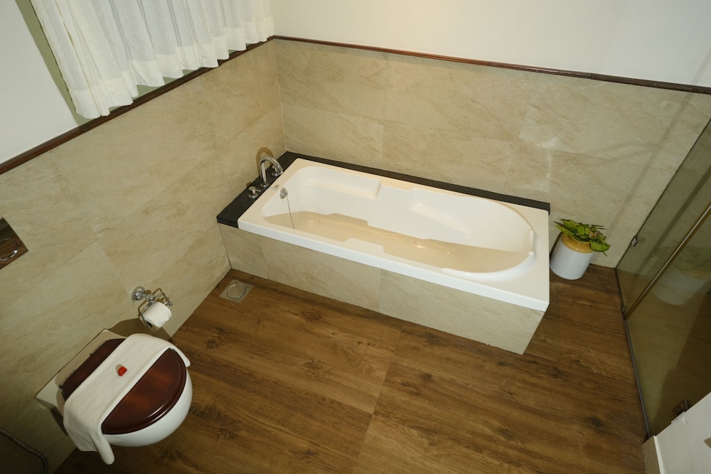 Valley Facing Suite with Bathtub - Photo 3