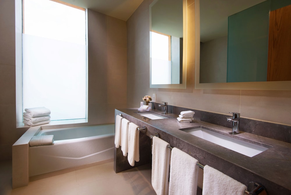 Suite, 1 King Bed