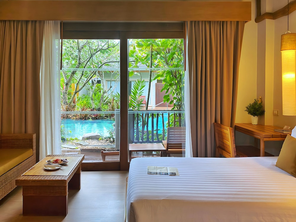 Deluxe Room, 1 King Bed, Pool Access - Photo 1