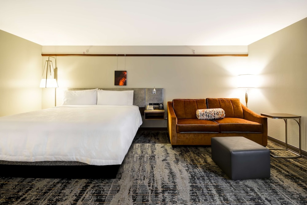 Deluxe Room, 1 King Bed - Photo 3