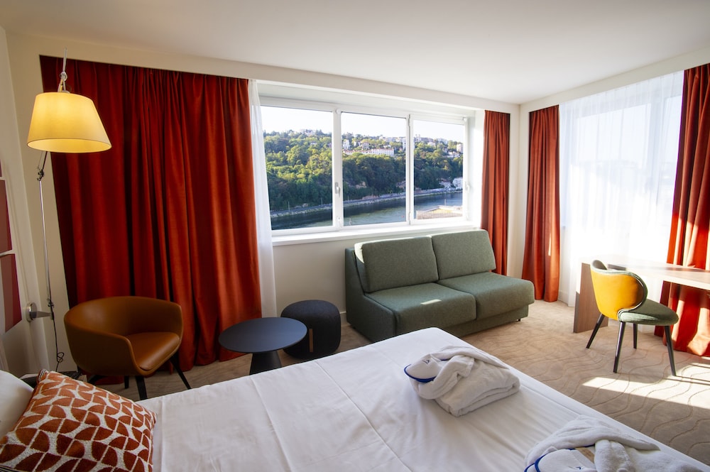 Executive Room, 1 Queen Bed with Sofa bed (with double bed and sofa for 2 person)