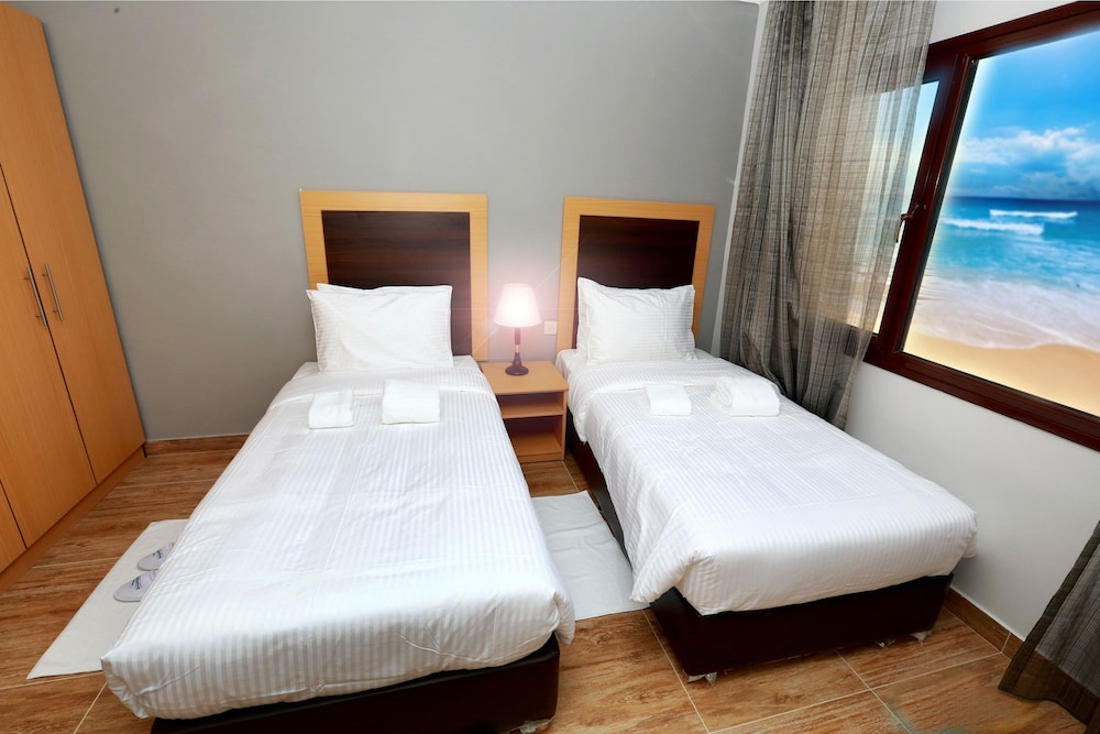 Three Bedroom Chalet First Floor Without Maid Room photo 3