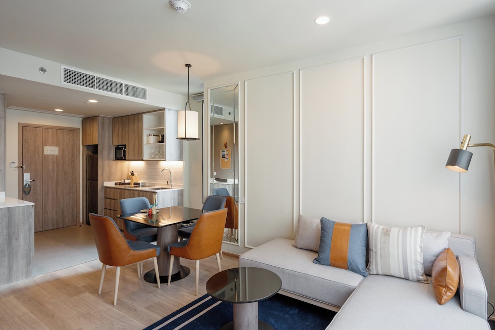 Studio Suite, 1 King Bed, Kitchen (Living Area) photo 1