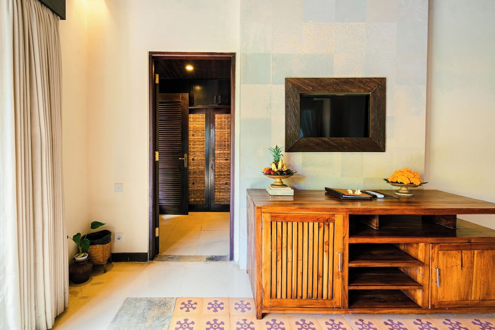Deluxe Bungalow with Butler Service - Photo 10