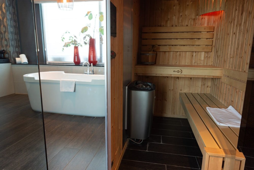 Wellness Suite (Sauna & Steamshower) photo 3