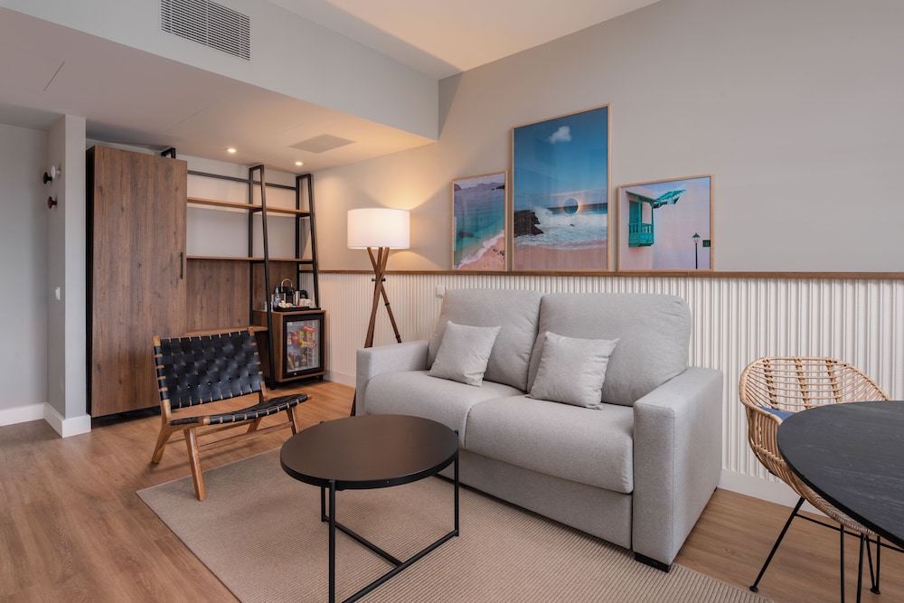 Junior Suite, Sea View (Deluxe - 2 Adults 1 Child) photo 3