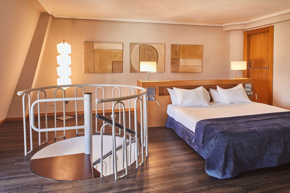 Suite, Balcony - Photo 3