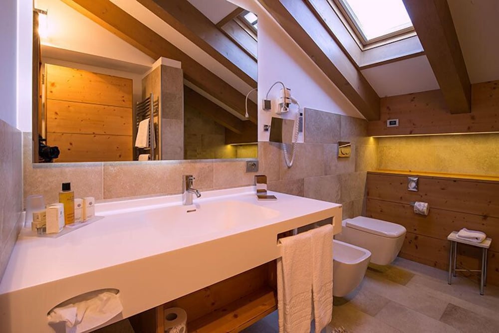 Superior Double or Twin Room photo 3