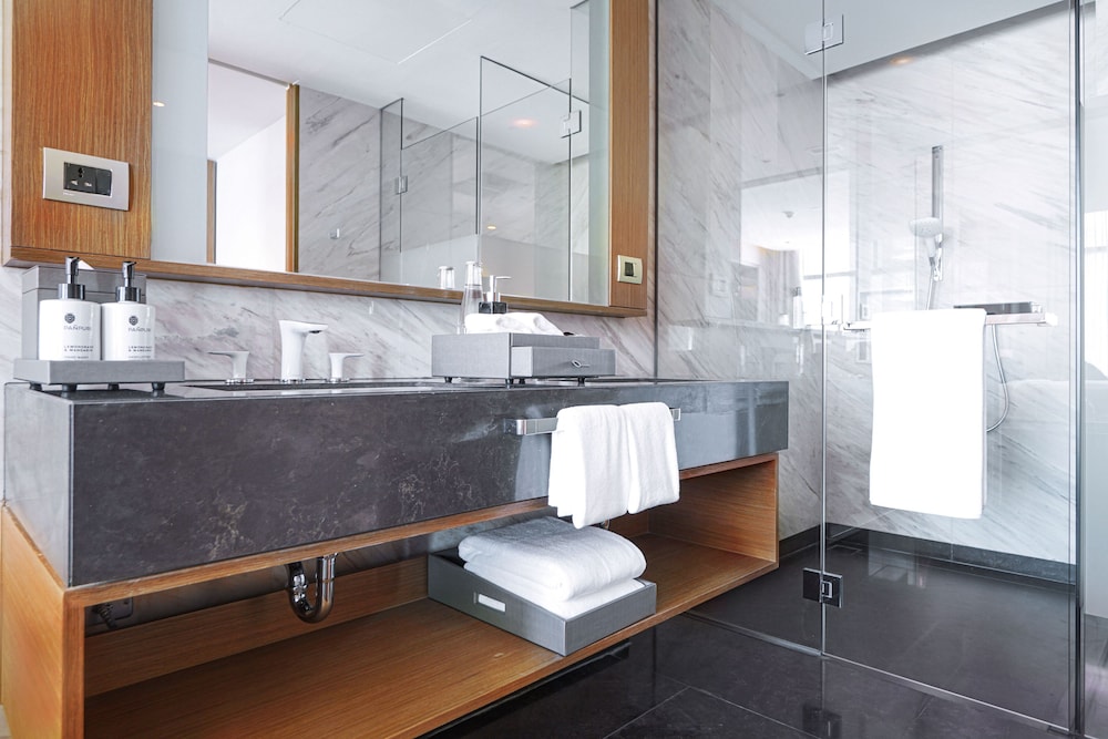 Three Bedroom Suite thumbnail 6