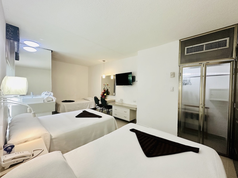 Family Triple Room, Multiple Beds, Non Smoking photo 2