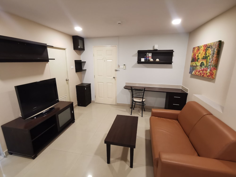 Deluxe Double or  Twin with Breakfast and Airport Transfer - Photo 22