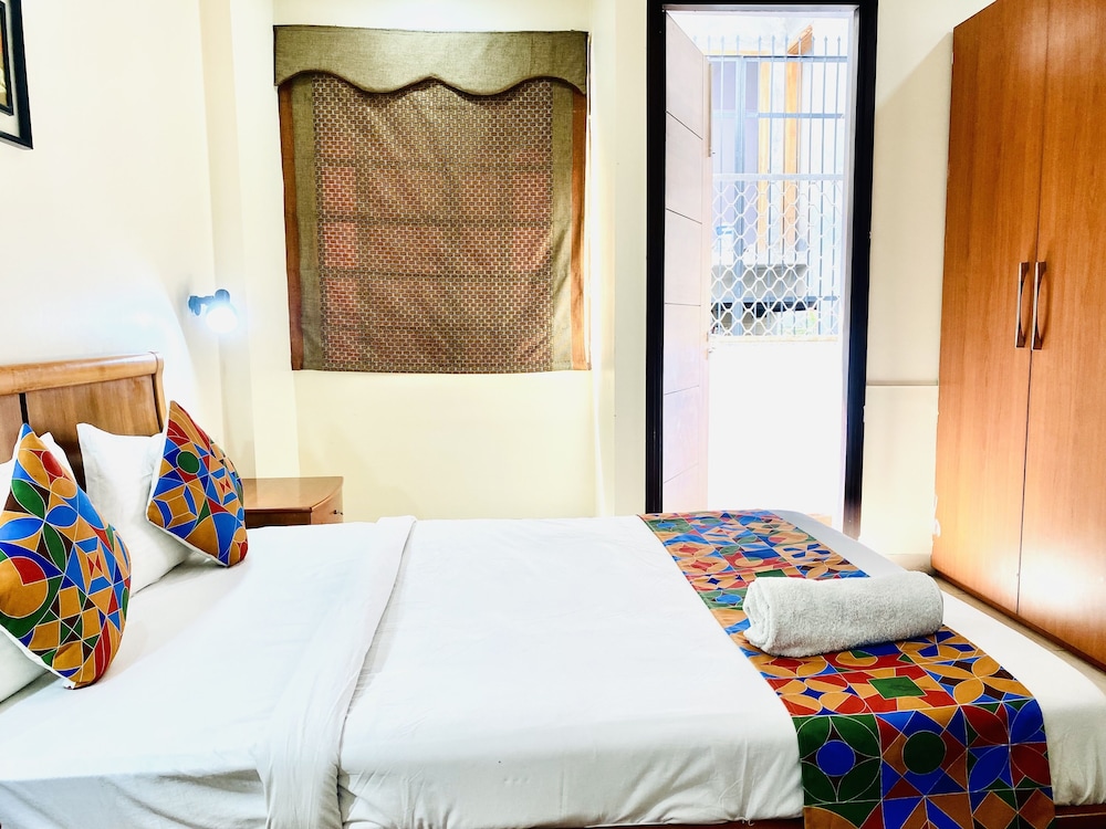 Deluxe Double Room, 1 Twin Bed, Smoking, City View