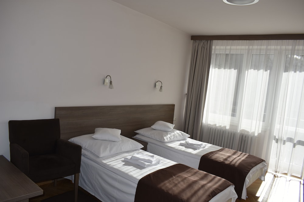 Classic Double or Twin Room, 1 Bedroom, Pool Access, Mountain View photo 3