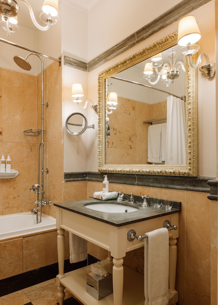 Deluxe Double Room, Garden View