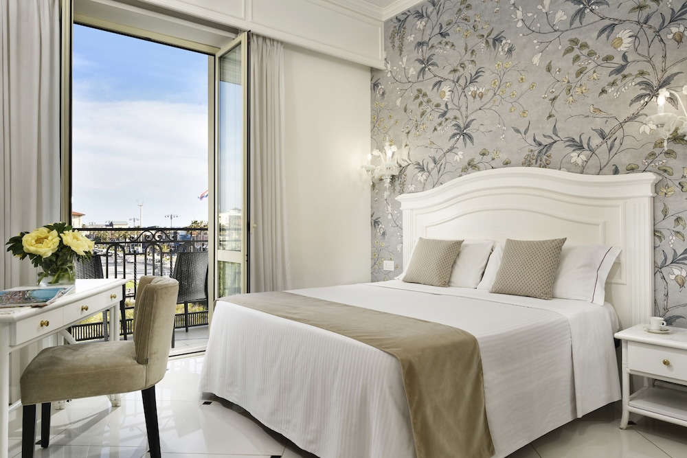 Double Room, Balcony, Partial Sea View (Prestige) - Photo 3
