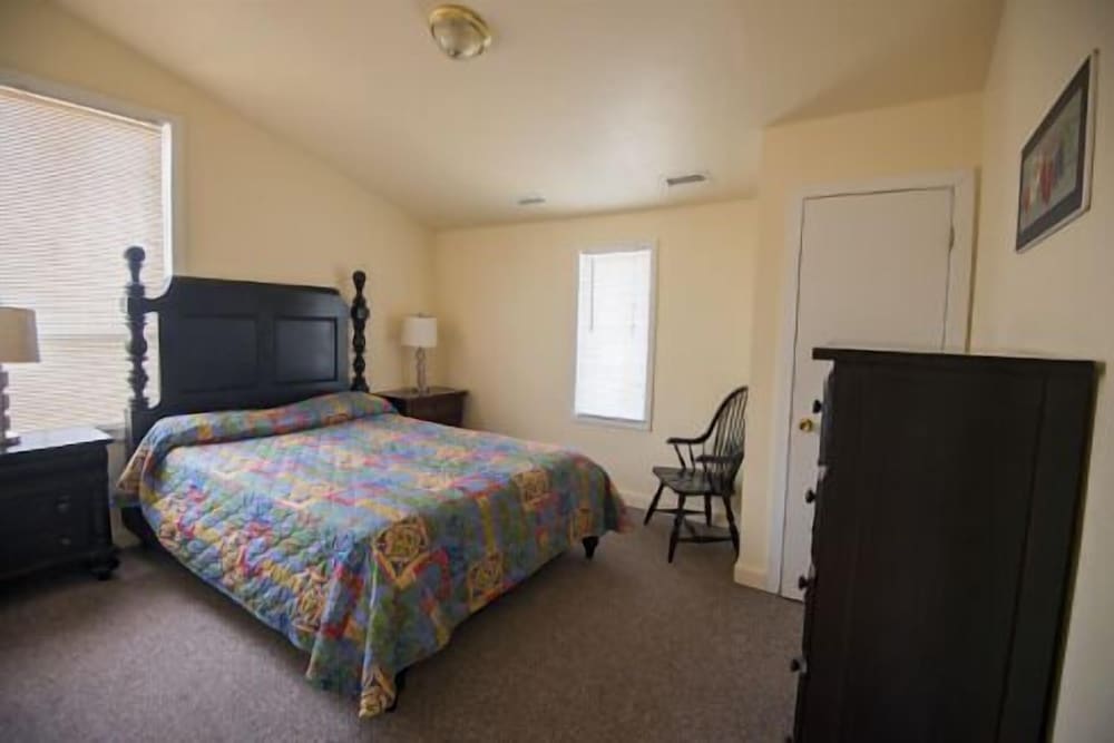 92 – Oceanfront 2 story cottage photo 2