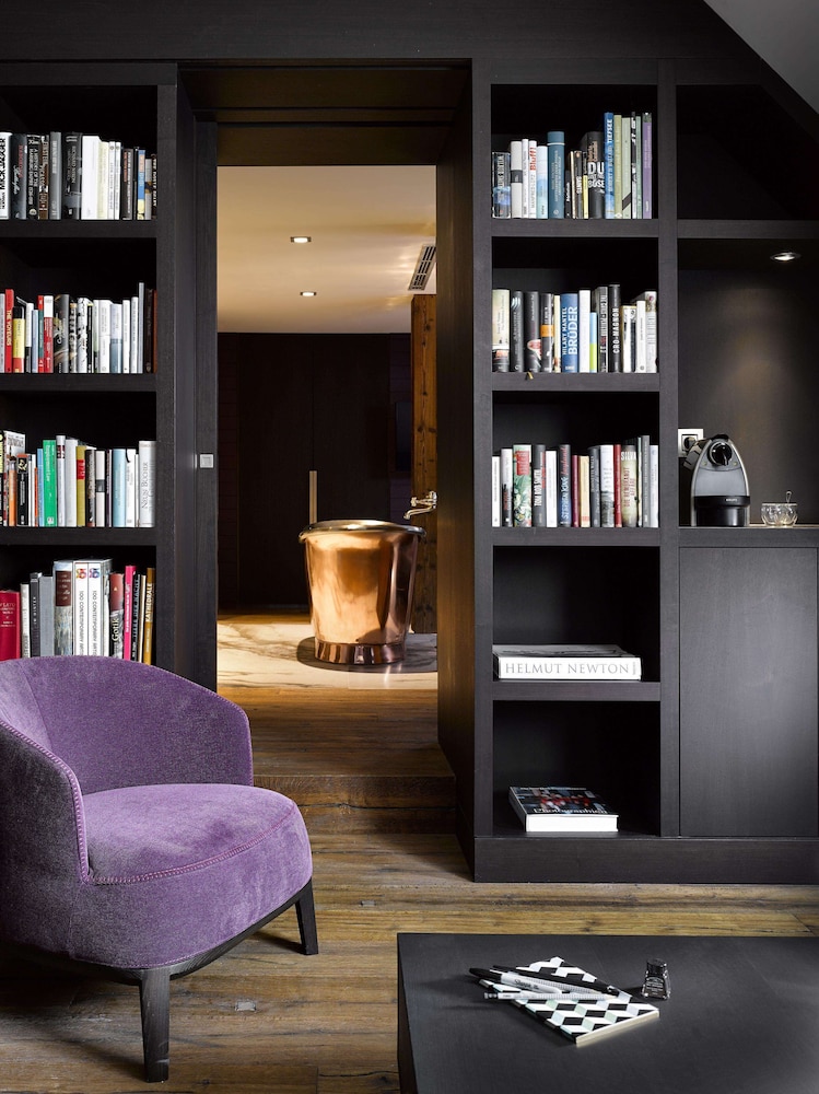 Suite Library - Photo 4