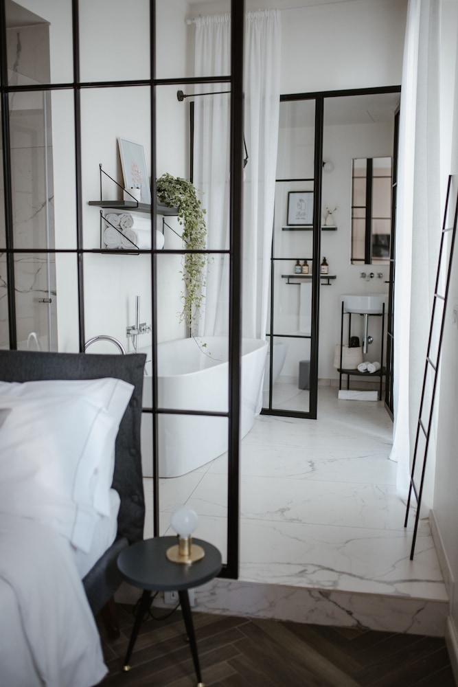 Double Room (Suite 2)