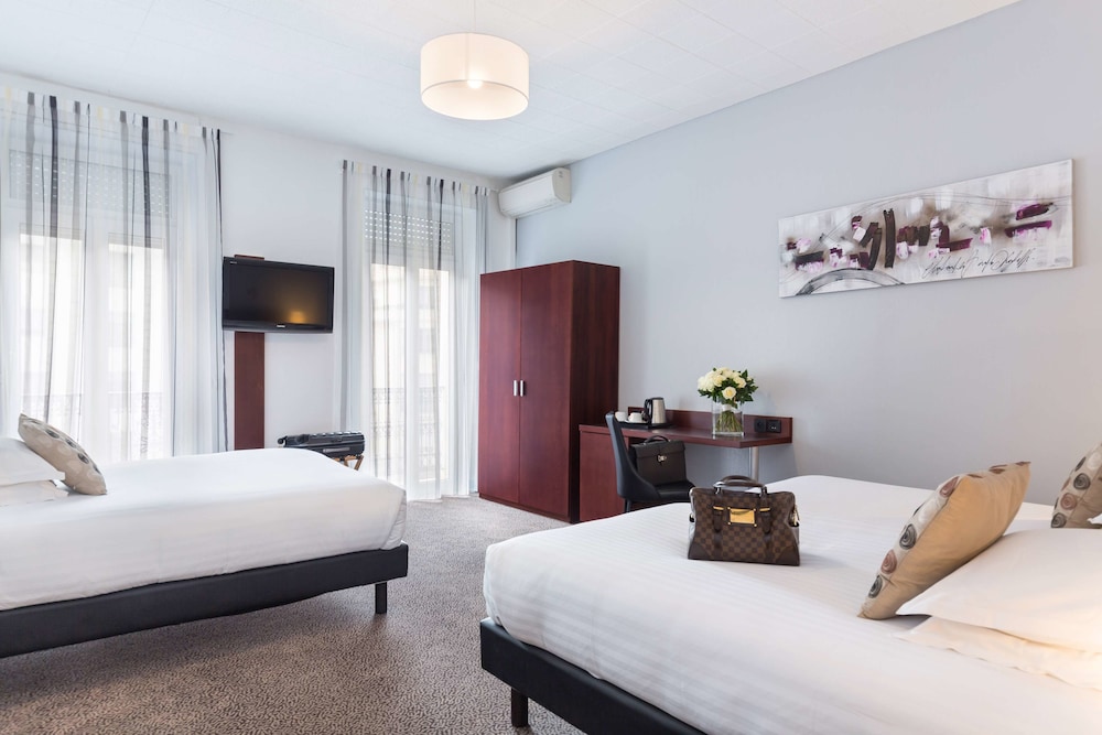 Exclusive Room, Multiple Beds, Non Smoking - Photo 12