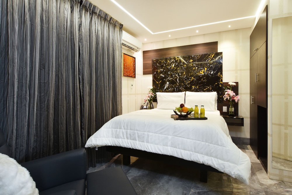 4-Bedroom penthouse with hot tub