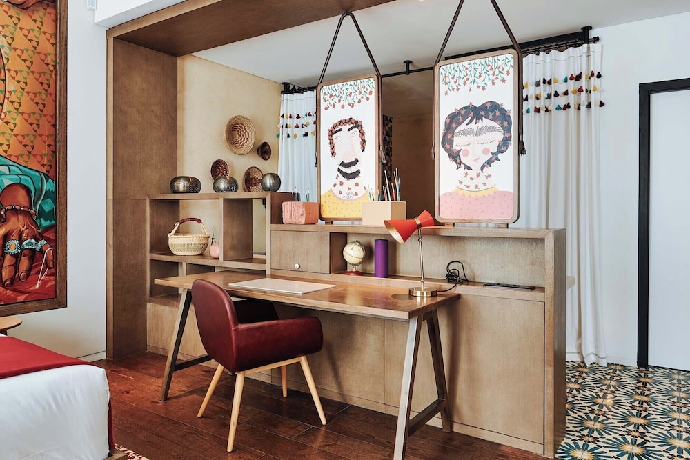 Suite (Large Artist Village)