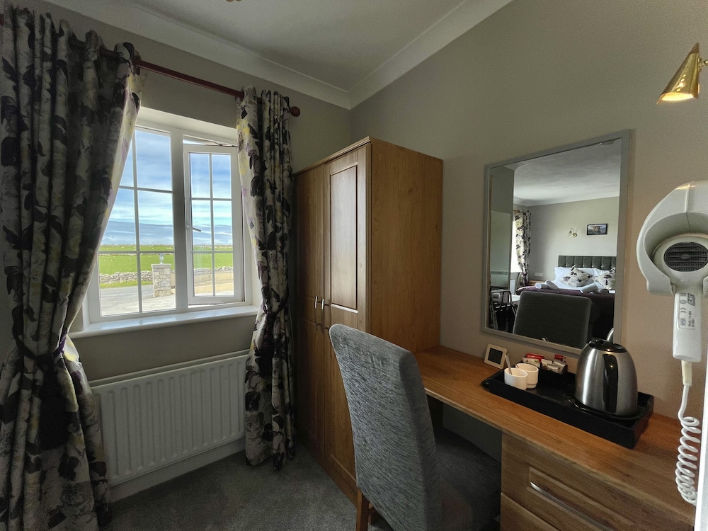 Deluxe Room, Ensuite photo 3