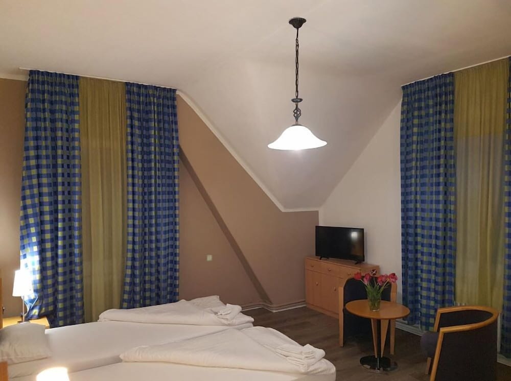 Basic Triple Room, Shared Bathroom photo 1
