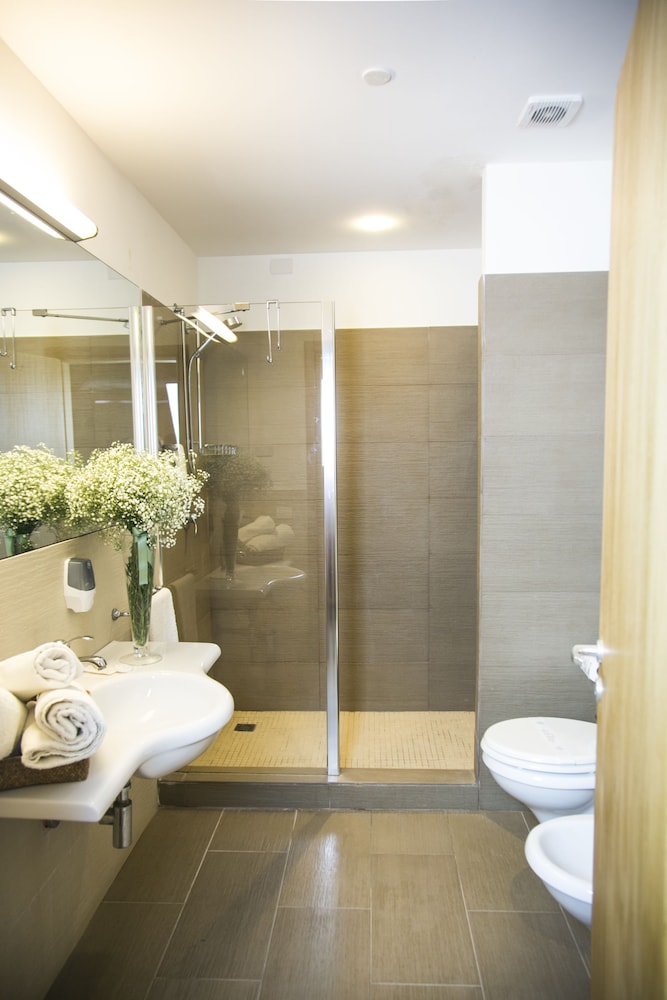 Double or Twin Room - Photo 13