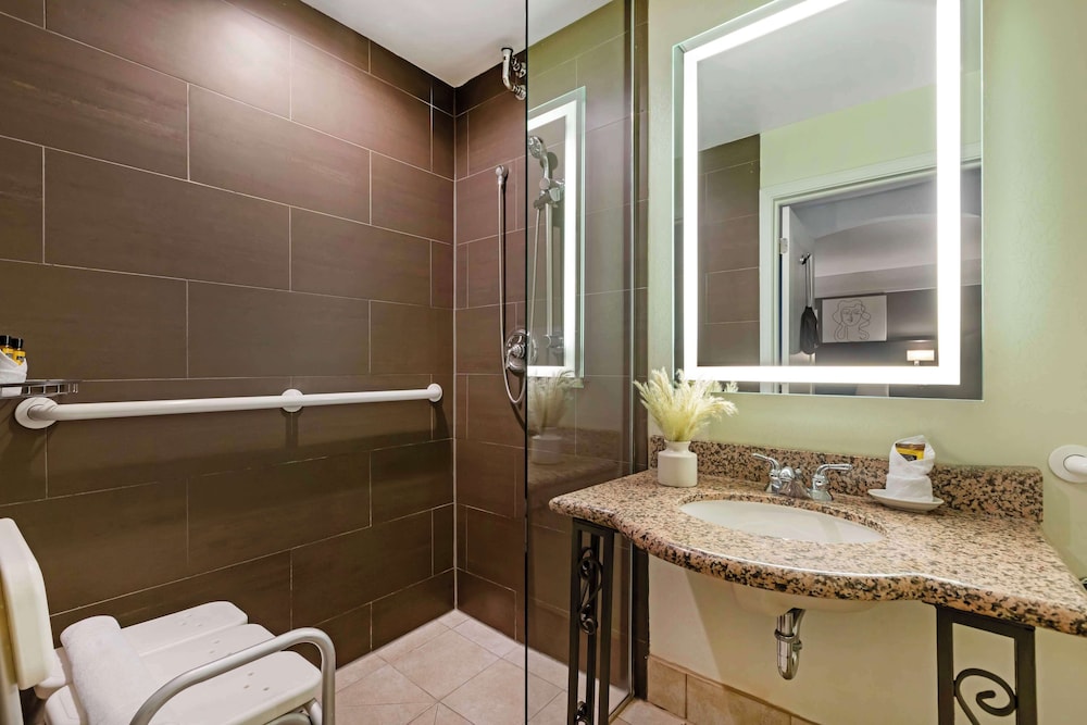 Suite, Multiple Beds, Accessible, Non Smoking - Photo 6