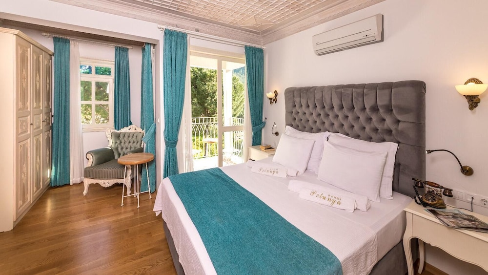 Deluxe Double Room with Balcony photo 1