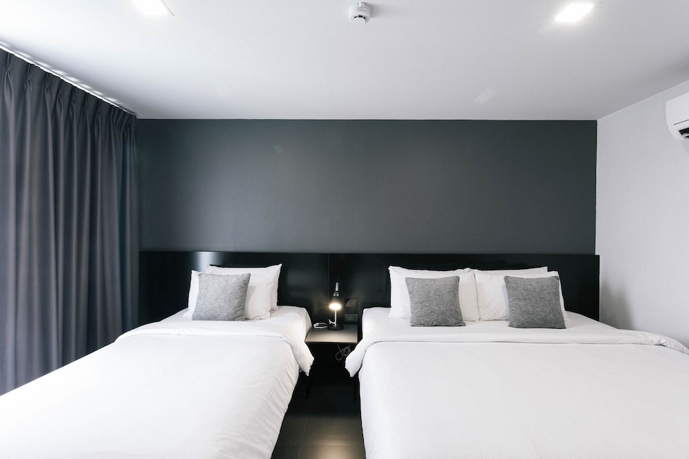 Deluxe Double Room, Multiple Beds, Non Smoking