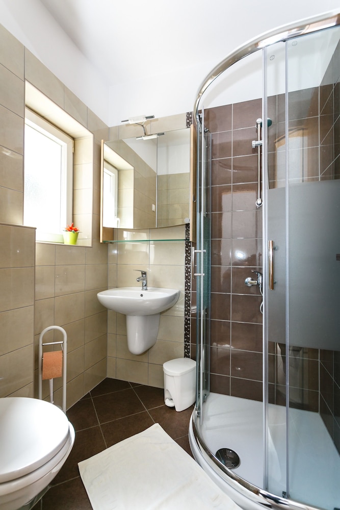 Classic Apartment, Multiple Beds, Non Smoking, Garden View photo 2