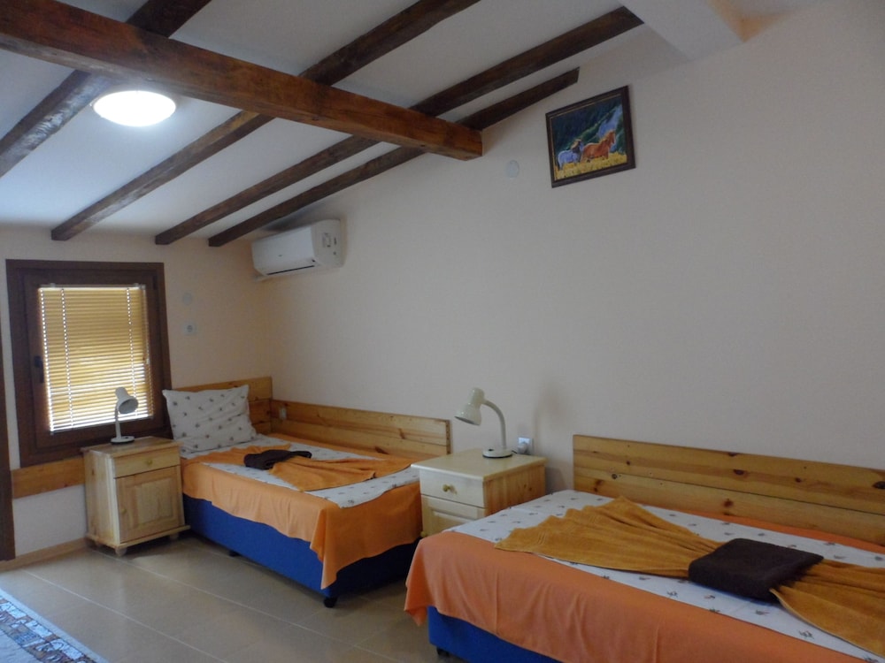 Basic Double Room photo 3