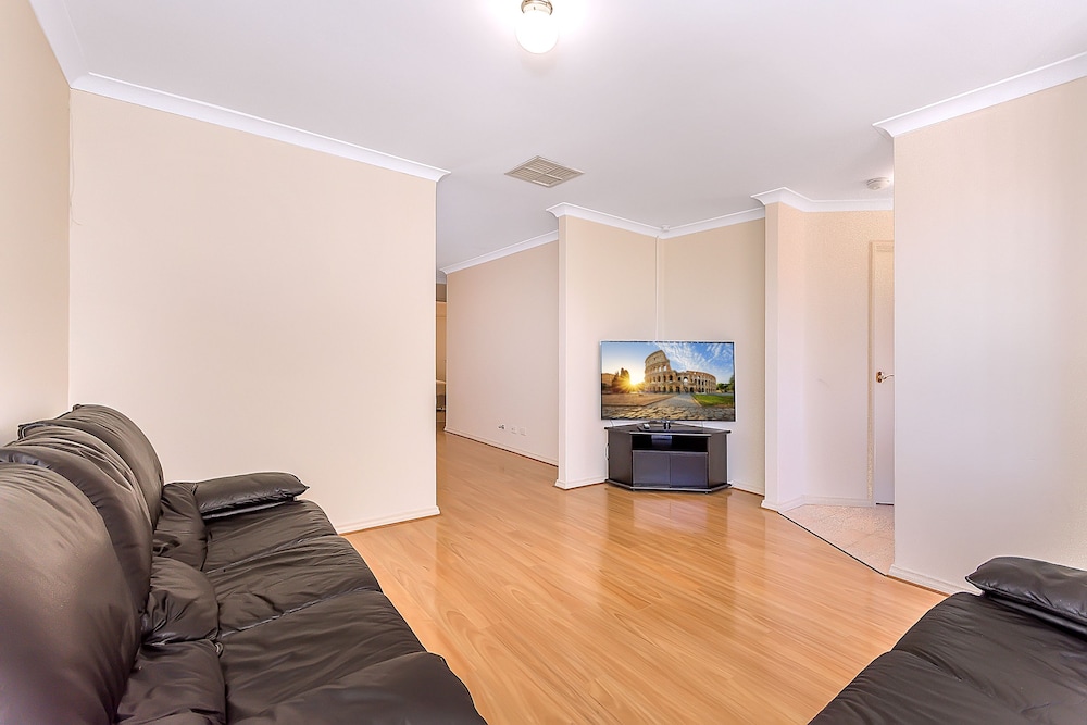 Family House, 3 Bedrooms photo 1